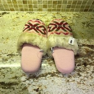 2/$18 PINK OLD NAVY KNITTED COMFY PAIR OF SLIPPERS